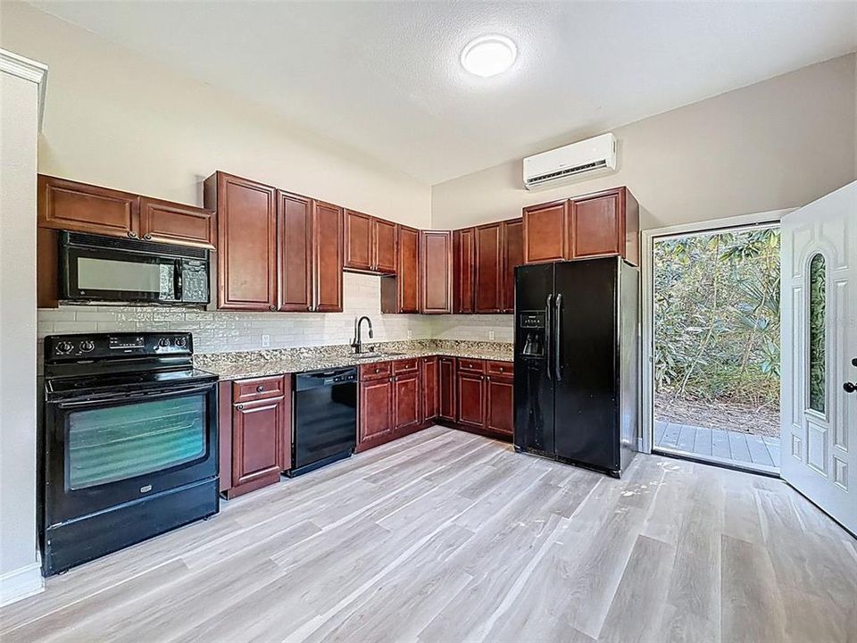 Activo con contrato: $690,000 (3 camas, 3 baños, 2849 Pies cuadrados)