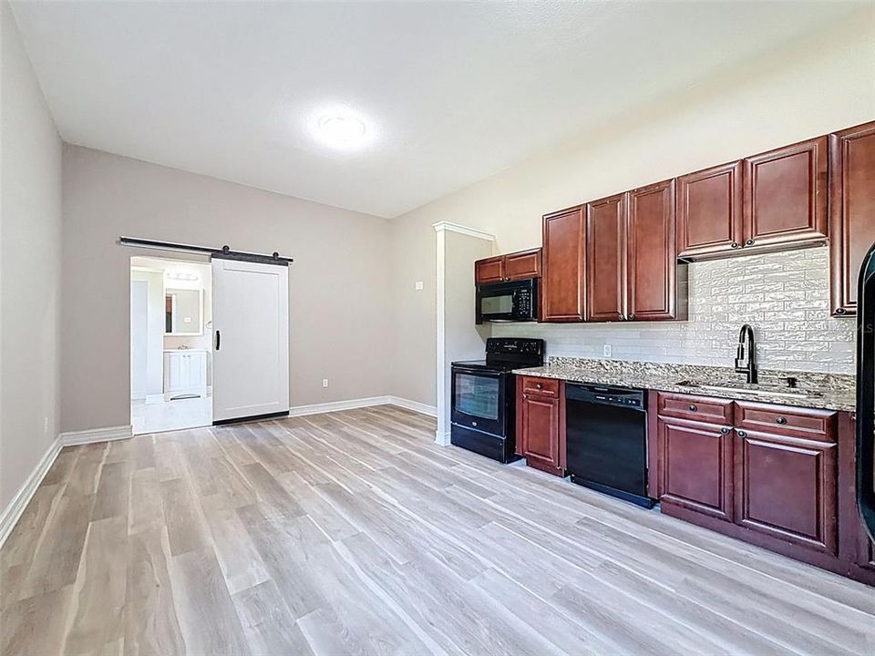 Activo con contrato: $690,000 (3 camas, 3 baños, 2849 Pies cuadrados)