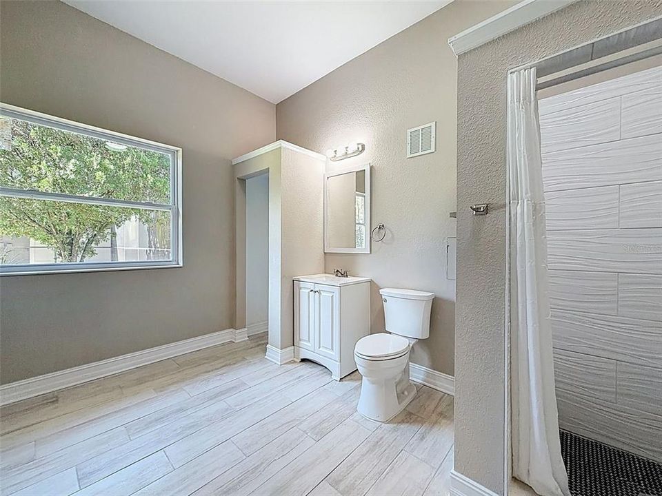 Activo con contrato: $690,000 (3 camas, 3 baños, 2849 Pies cuadrados)