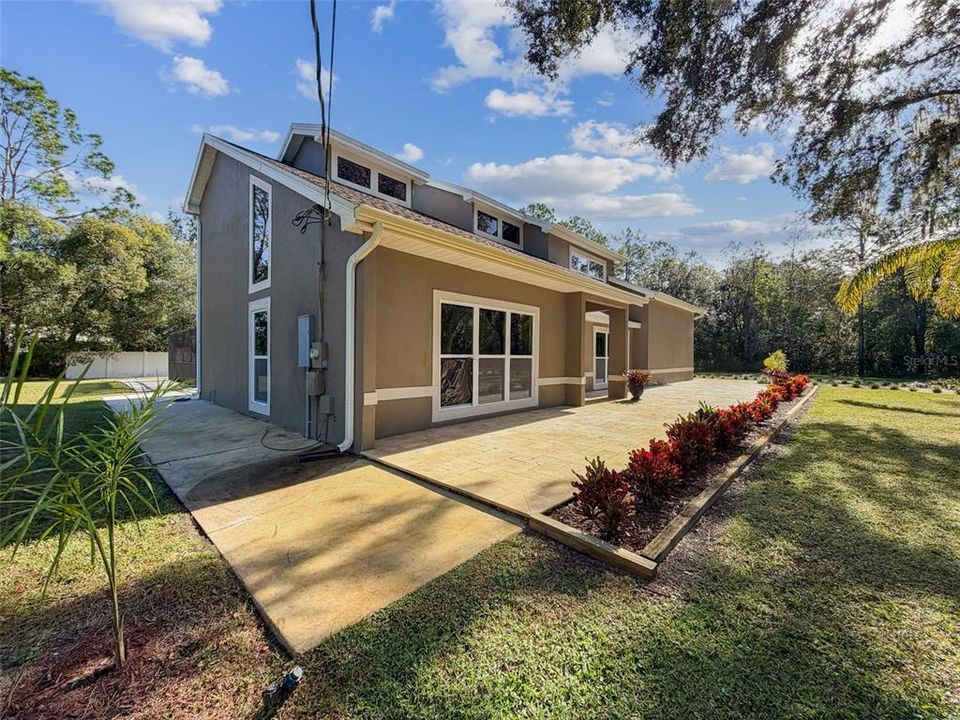 Activo con contrato: $690,000 (3 camas, 3 baños, 2849 Pies cuadrados)