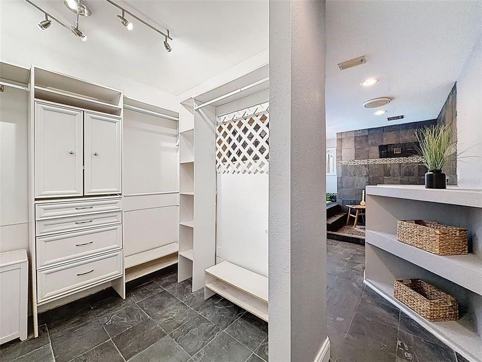 Activo con contrato: $690,000 (3 camas, 3 baños, 2849 Pies cuadrados)