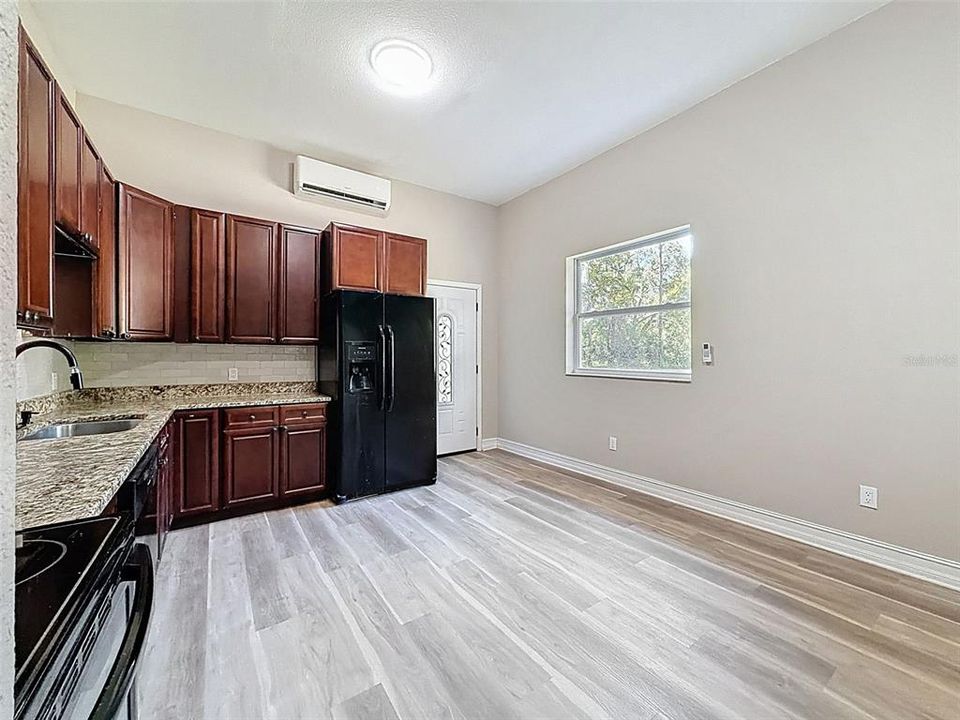 Activo con contrato: $690,000 (3 camas, 3 baños, 2849 Pies cuadrados)