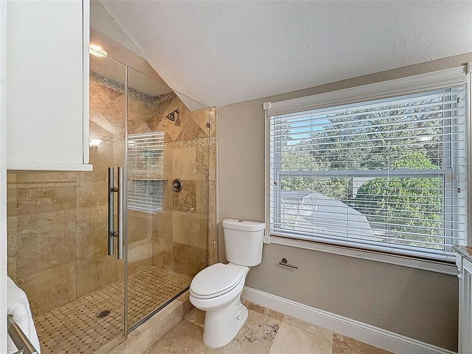 Activo con contrato: $690,000 (3 camas, 3 baños, 2849 Pies cuadrados)