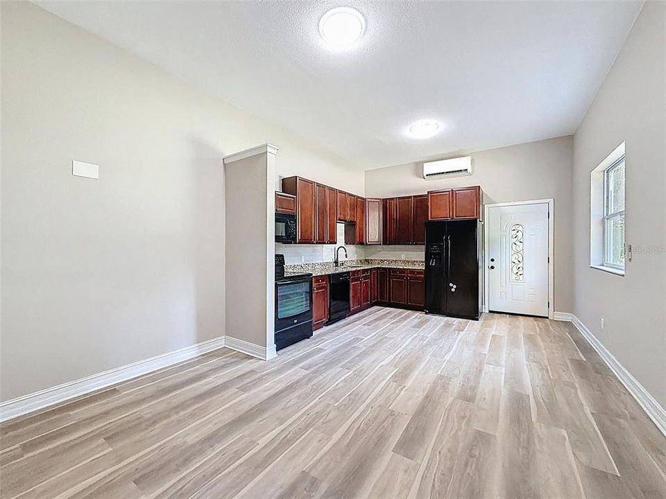 Activo con contrato: $690,000 (3 camas, 3 baños, 2849 Pies cuadrados)