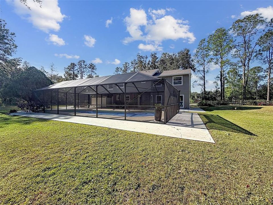 Activo con contrato: $690,000 (3 camas, 3 baños, 2849 Pies cuadrados)