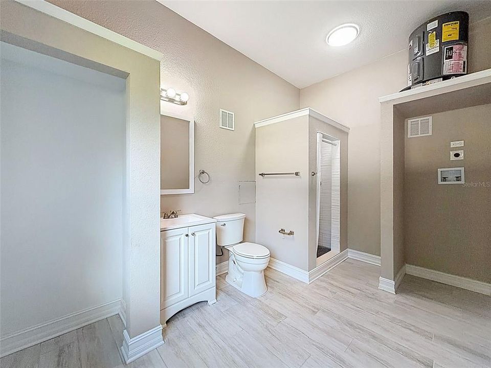 Activo con contrato: $690,000 (3 camas, 3 baños, 2849 Pies cuadrados)