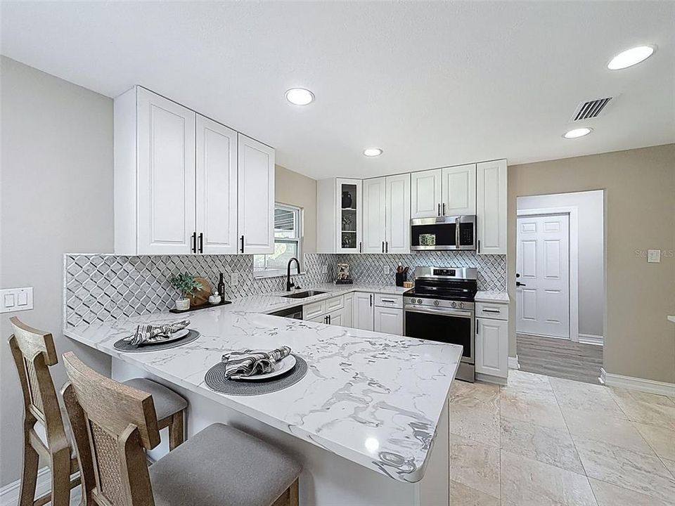 Activo con contrato: $690,000 (3 camas, 3 baños, 2849 Pies cuadrados)