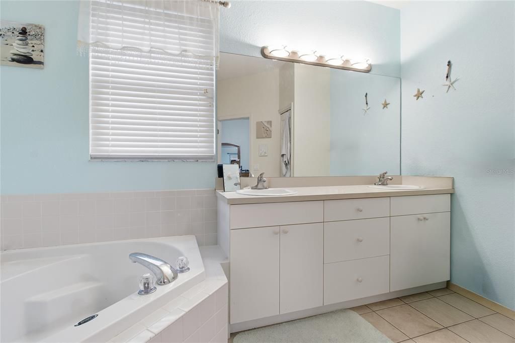 На продажу: $265,000 (3 спален, 2 ванн, 1376 Квадратных фут)