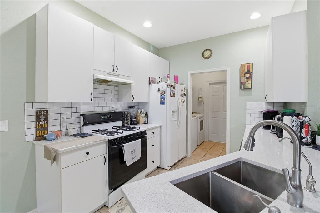 На продажу: $265,000 (3 спален, 2 ванн, 1376 Квадратных фут)