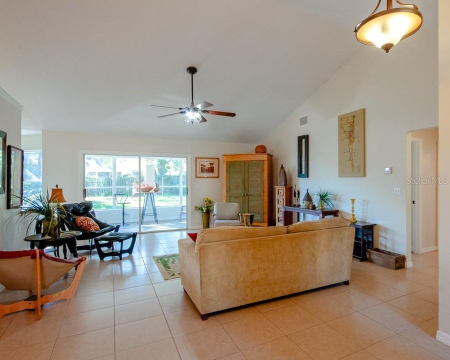 For Sale: $318,000 (3 beds, 2 baths, 1760 Square Feet)