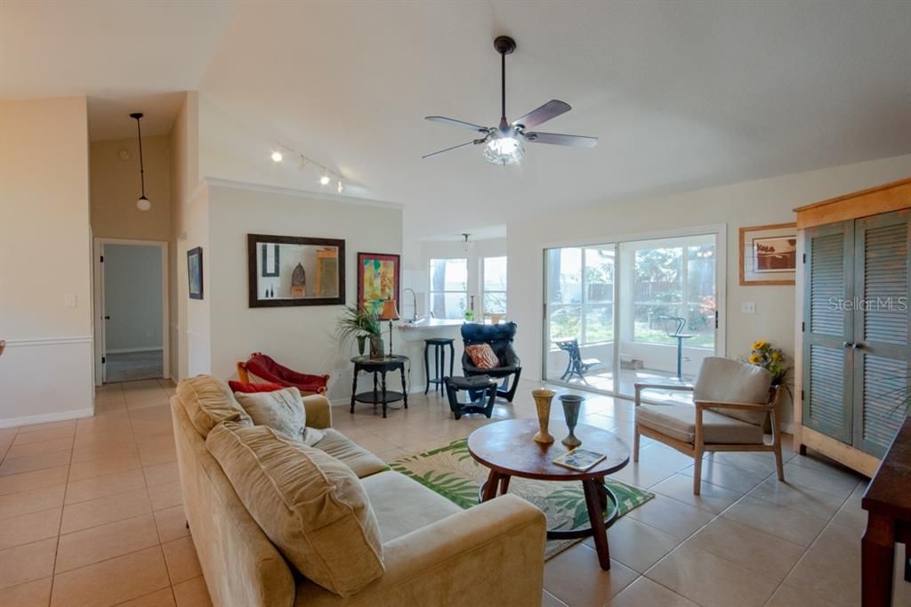For Sale: $318,000 (3 beds, 2 baths, 1760 Square Feet)