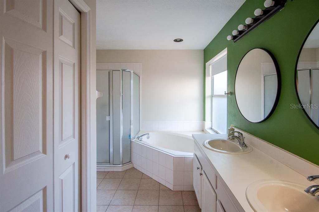 For Sale: $318,000 (3 beds, 2 baths, 1760 Square Feet)