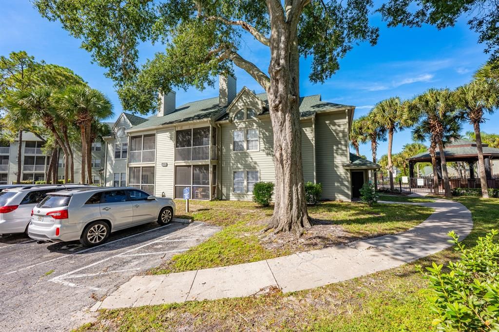 待售: $170,000 (2 贝兹, 1 浴室, 1184 平方英尺)