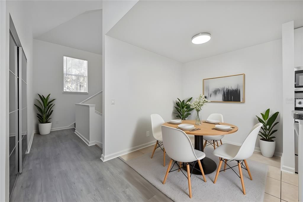 待售: $170,000 (2 贝兹, 1 浴室, 1184 平方英尺)