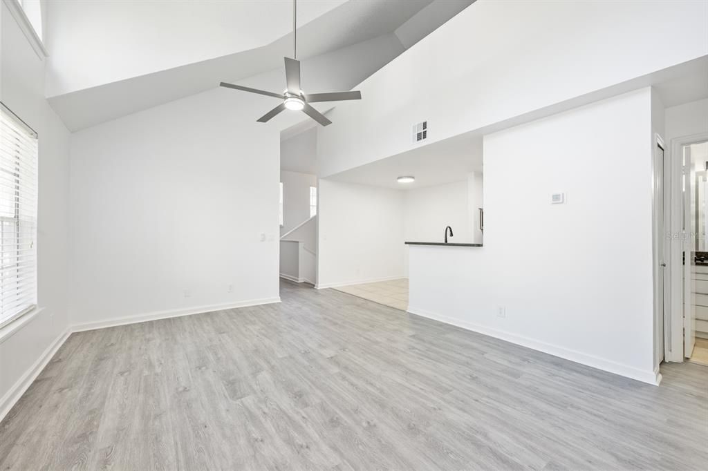 待售: $170,000 (2 贝兹, 1 浴室, 1184 平方英尺)