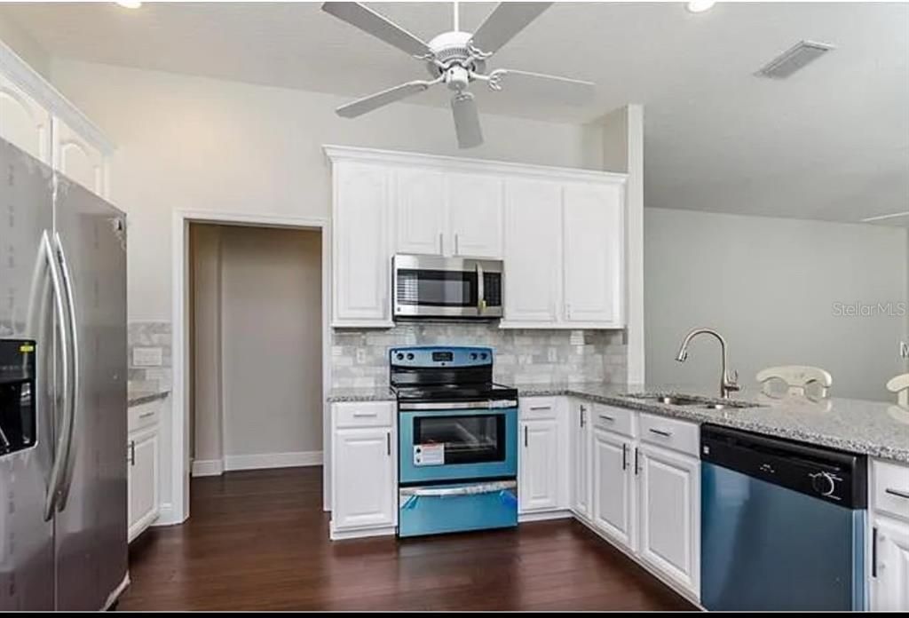 出租: $3,800 (3 贝兹, 2 浴室, 1772 平方英尺)