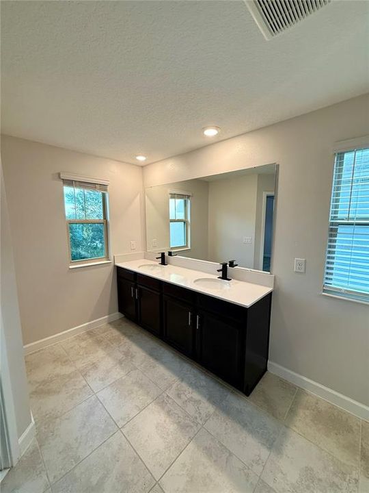 На продажу: $617,990 (4 спален, 3 ванн, 2502 Квадратных фут)