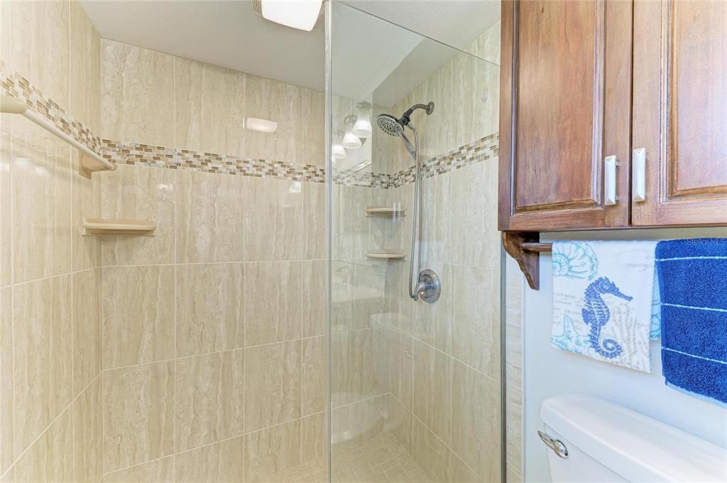 合同活跃: $375,000 (2 贝兹, 2 浴室, 1740 平方英尺)