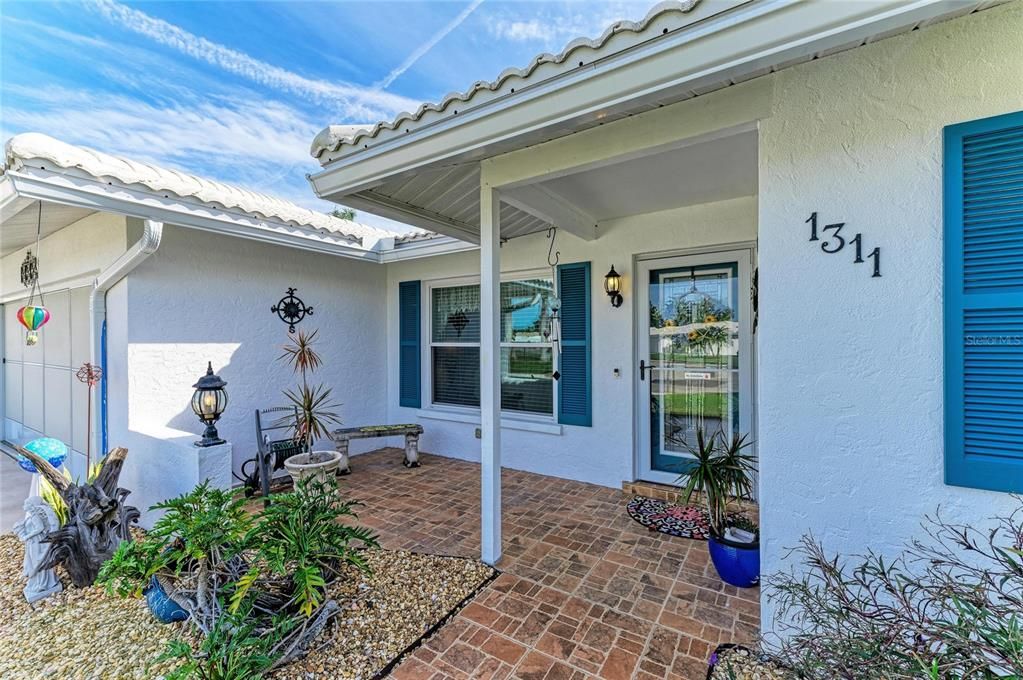 合同活跃: $375,000 (2 贝兹, 2 浴室, 1740 平方英尺)