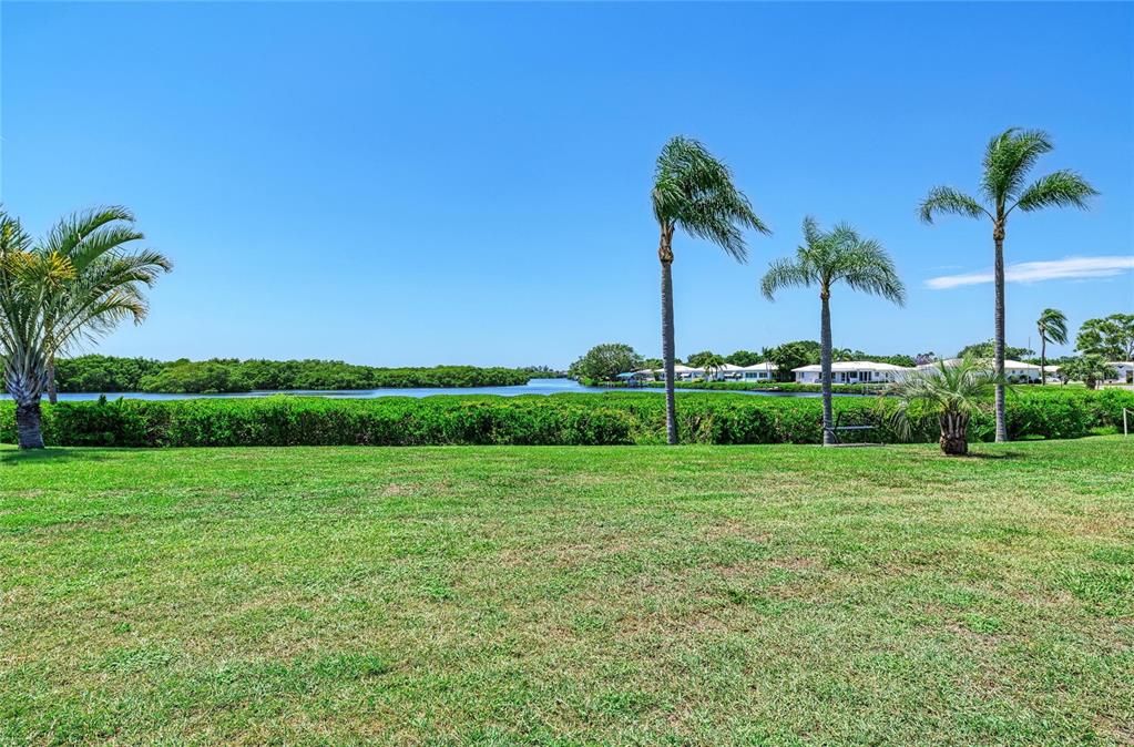 合同活跃: $375,000 (2 贝兹, 2 浴室, 1740 平方英尺)