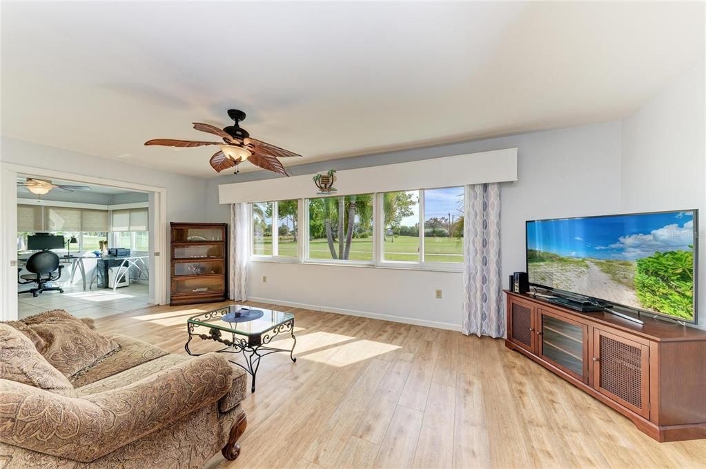 合同活跃: $375,000 (2 贝兹, 2 浴室, 1740 平方英尺)