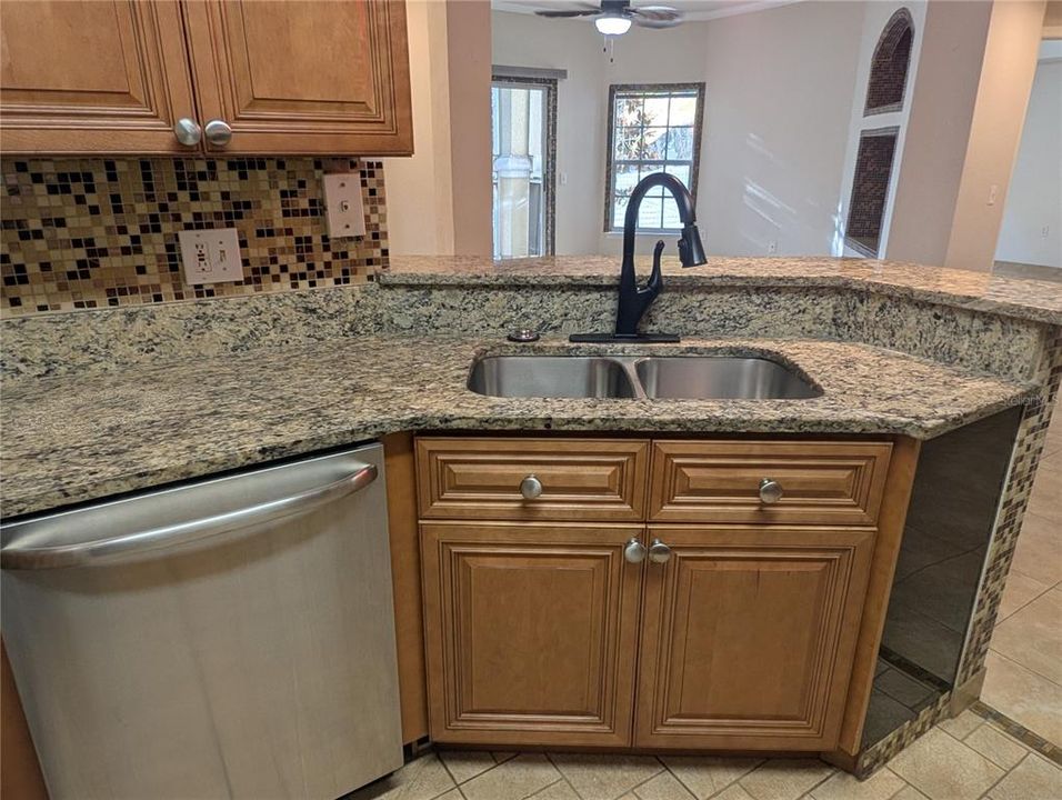 For Rent: $1,950 (2 beds, 2 baths, 1164 Square Feet)