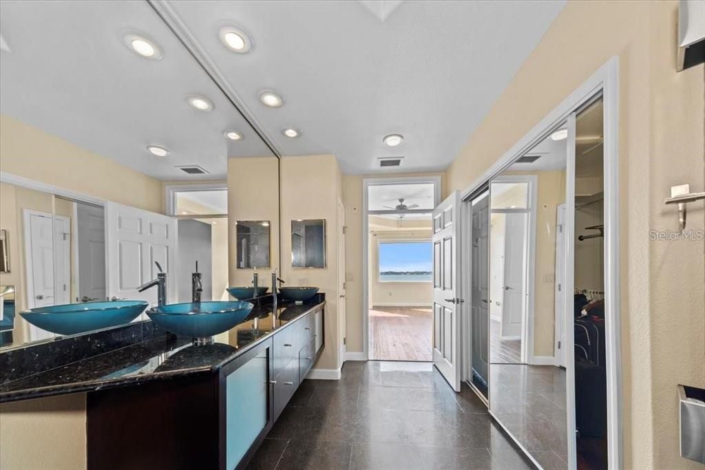 For Sale: $569,900 (2 beds, 2 baths, 2162 Square Feet)