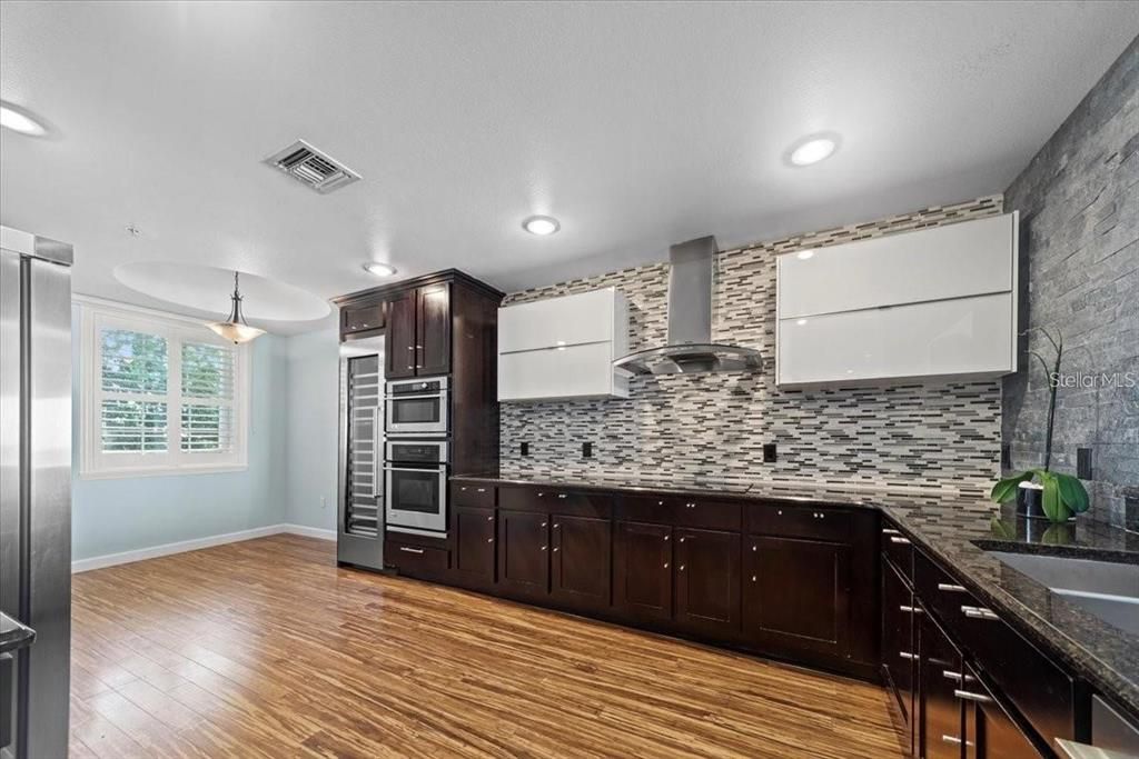 For Sale: $569,900 (2 beds, 2 baths, 2162 Square Feet)