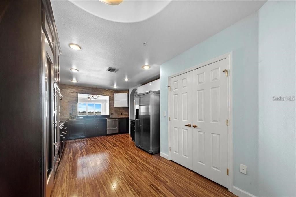 For Sale: $569,900 (2 beds, 2 baths, 2162 Square Feet)