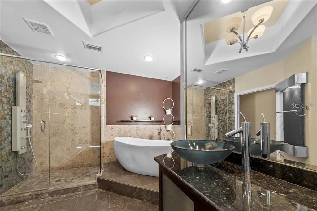 For Sale: $569,900 (2 beds, 2 baths, 2162 Square Feet)