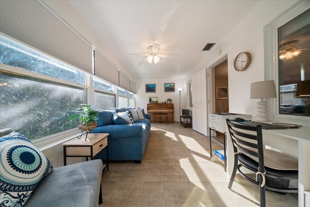 На продажу: $244,900 (2 спален, 2 ванн, 1755 Квадратных фут)