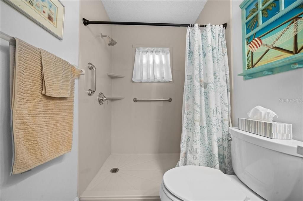 На продажу: $244,900 (2 спален, 2 ванн, 1755 Квадратных фут)