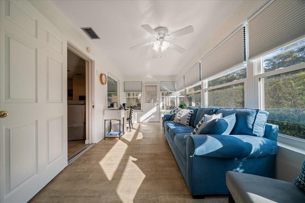 На продажу: $244,900 (2 спален, 2 ванн, 1755 Квадратных фут)