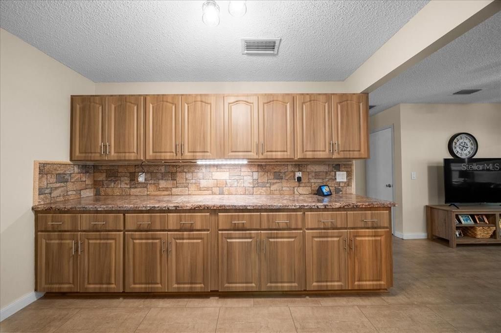 На продажу: $244,900 (2 спален, 2 ванн, 1755 Квадратных фут)