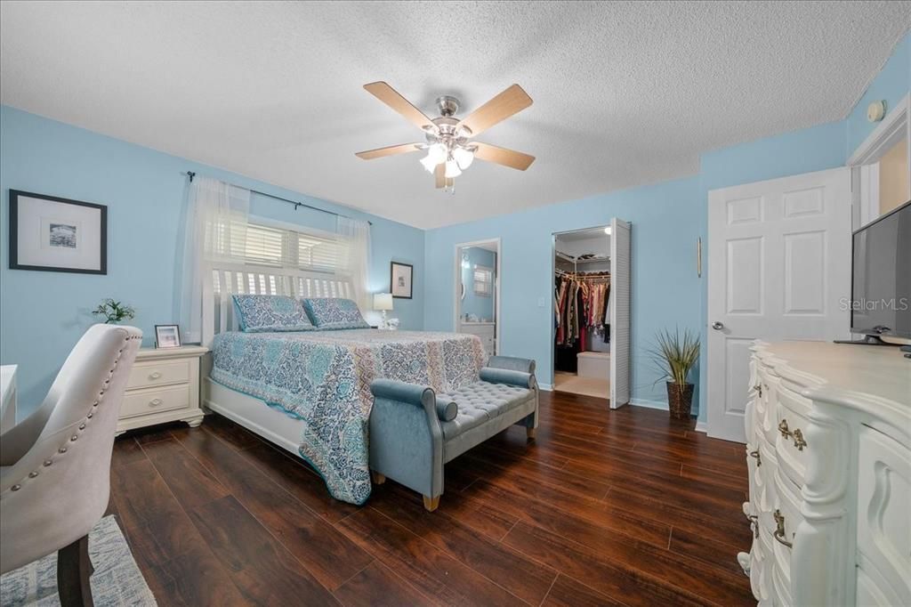 На продажу: $244,900 (2 спален, 2 ванн, 1755 Квадратных фут)