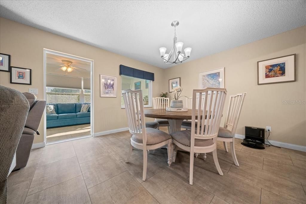 На продажу: $244,900 (2 спален, 2 ванн, 1755 Квадратных фут)