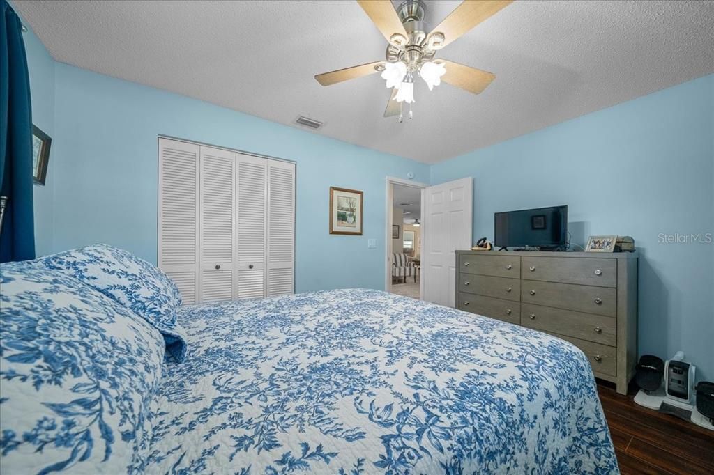 На продажу: $244,900 (2 спален, 2 ванн, 1755 Квадратных фут)