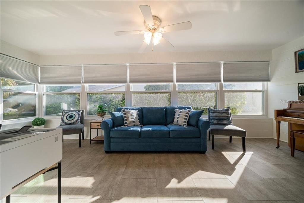 На продажу: $244,900 (2 спален, 2 ванн, 1755 Квадратных фут)