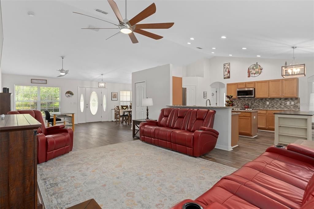 На продажу: $424,900 (4 спален, 3 ванн, 2368 Квадратных фут)