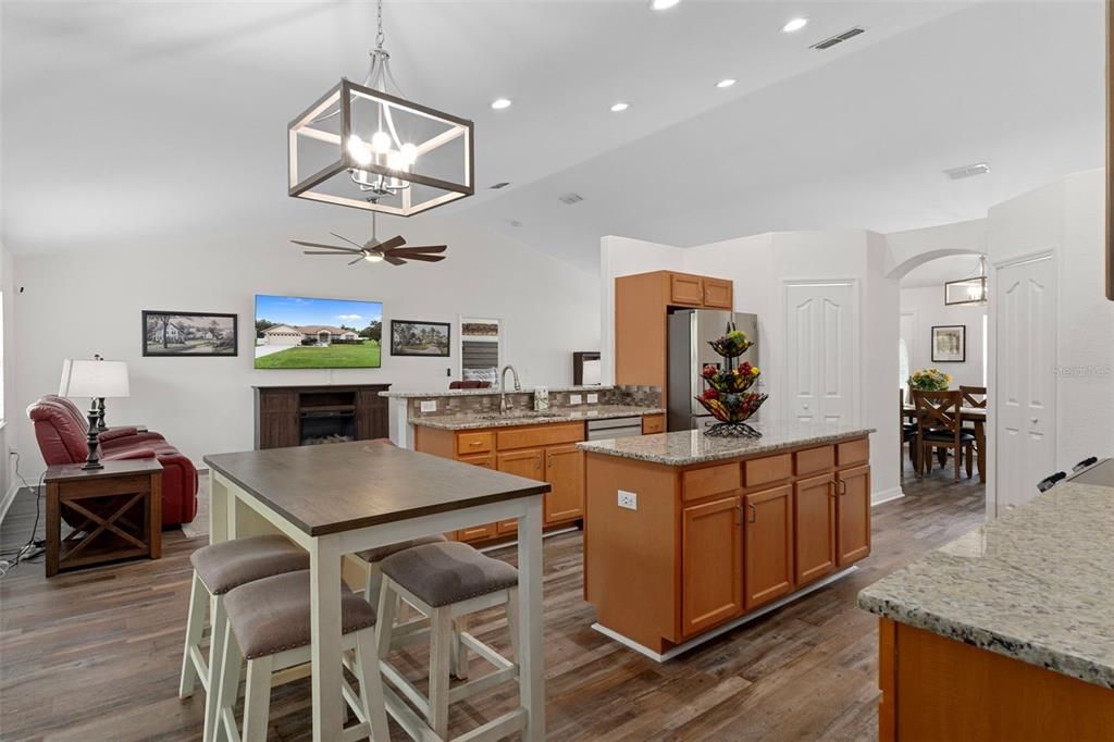 На продажу: $424,900 (4 спален, 3 ванн, 2368 Квадратных фут)