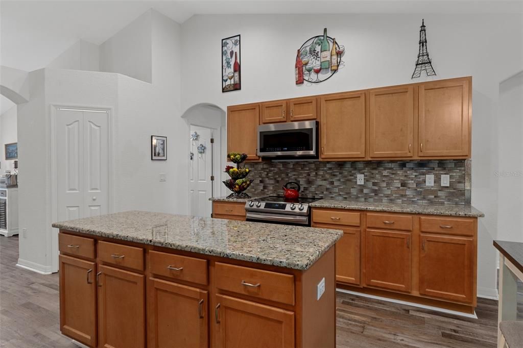 На продажу: $424,900 (4 спален, 3 ванн, 2368 Квадратных фут)