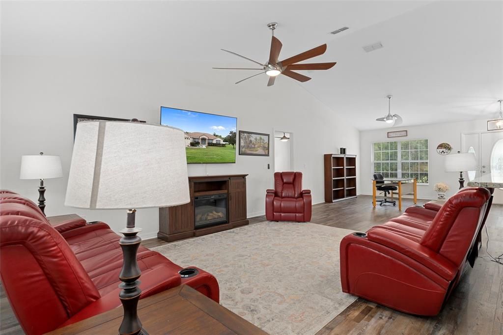 На продажу: $424,900 (4 спален, 3 ванн, 2368 Квадратных фут)