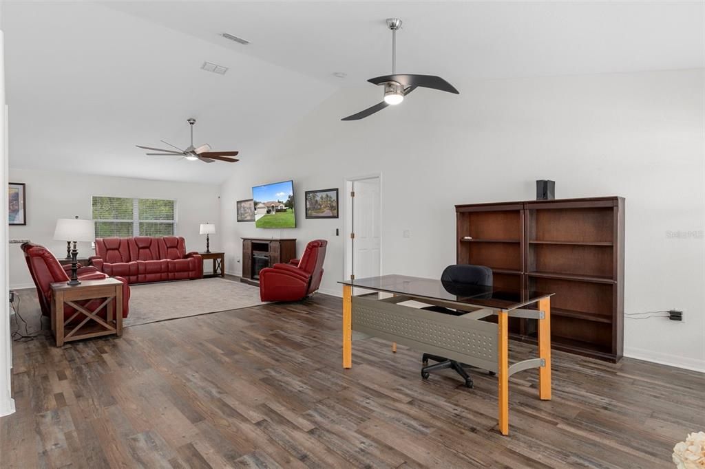 На продажу: $424,900 (4 спален, 3 ванн, 2368 Квадратных фут)