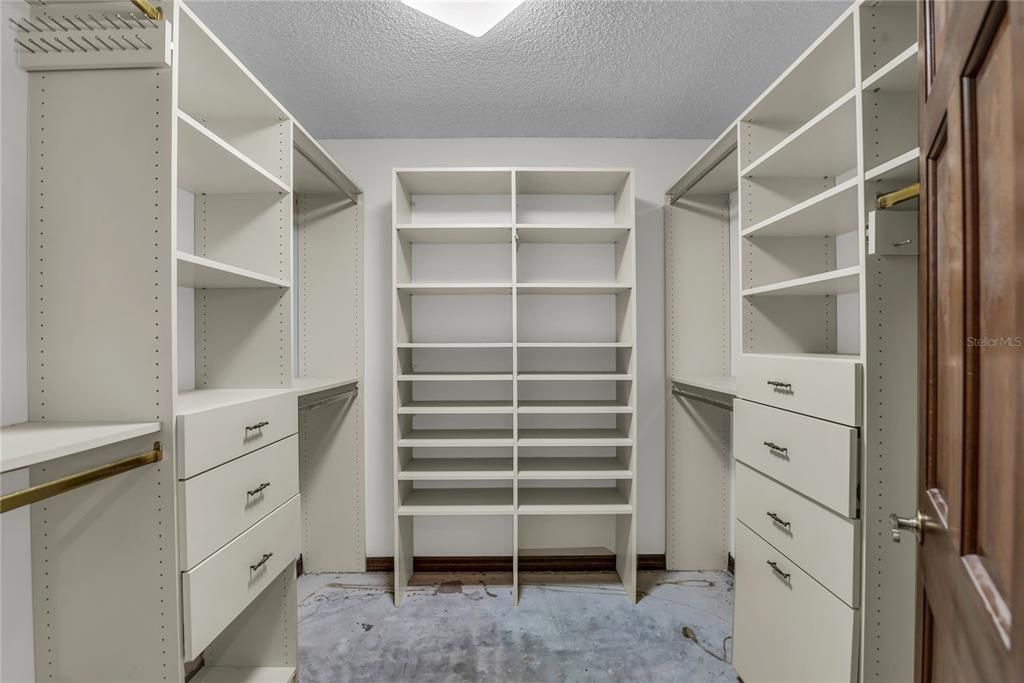 待售: $1,000,000 (4 贝兹, 2 浴室, 2708 平方英尺)