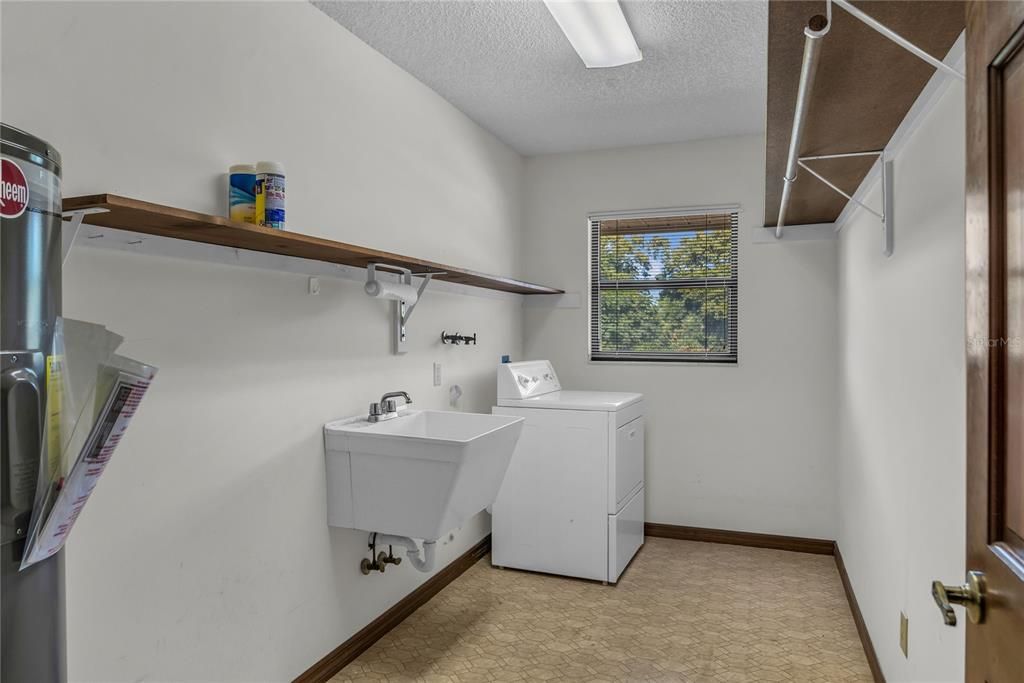 待售: $1,000,000 (4 贝兹, 2 浴室, 2708 平方英尺)