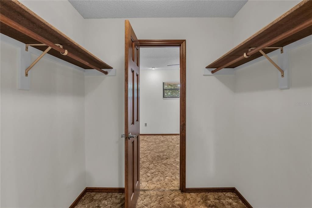 待售: $1,000,000 (4 贝兹, 2 浴室, 2708 平方英尺)