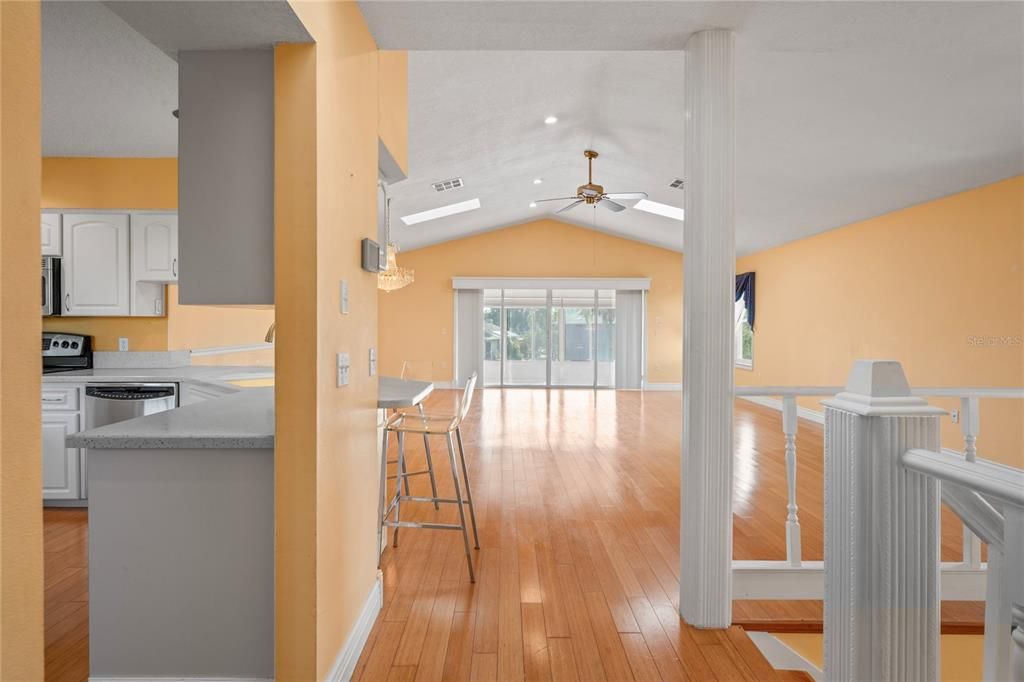 На продажу: $549,900 (3 спален, 3 ванн, 1736 Квадратных фут)