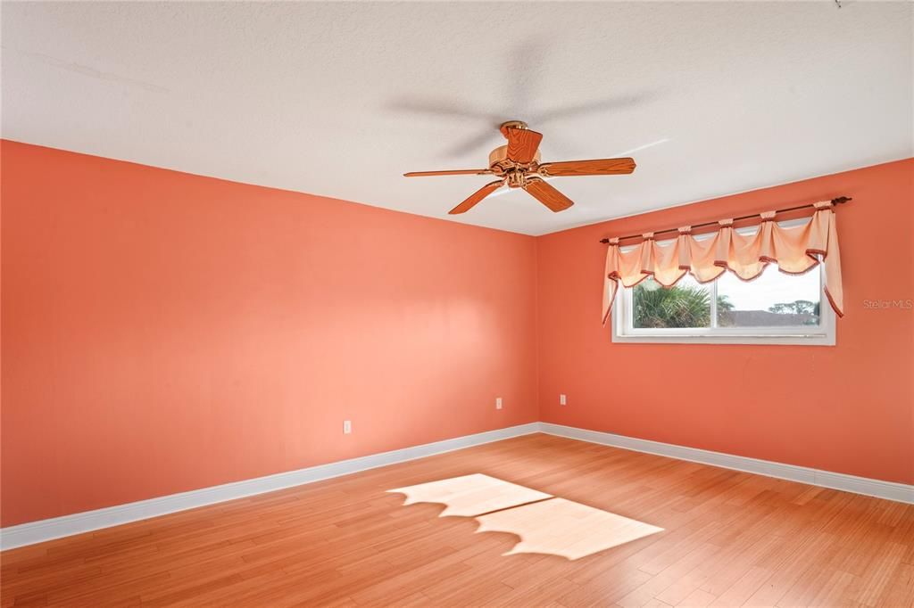 На продажу: $549,900 (3 спален, 3 ванн, 1736 Квадратных фут)