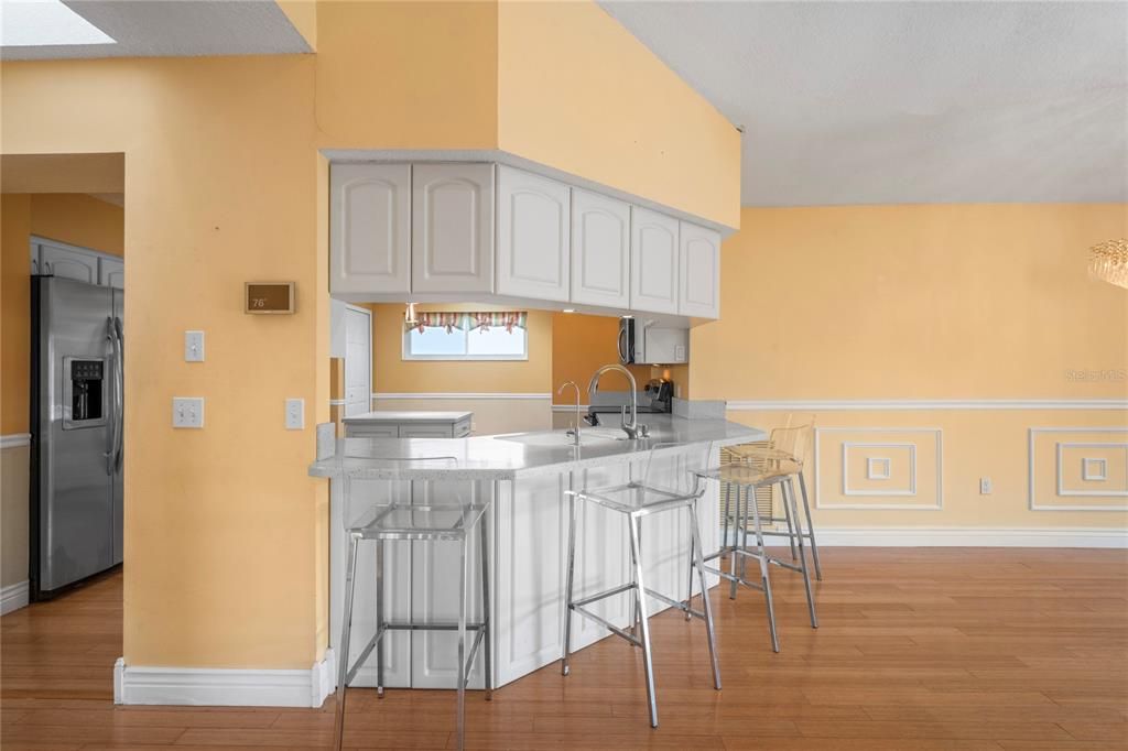 На продажу: $549,900 (3 спален, 3 ванн, 1736 Квадратных фут)