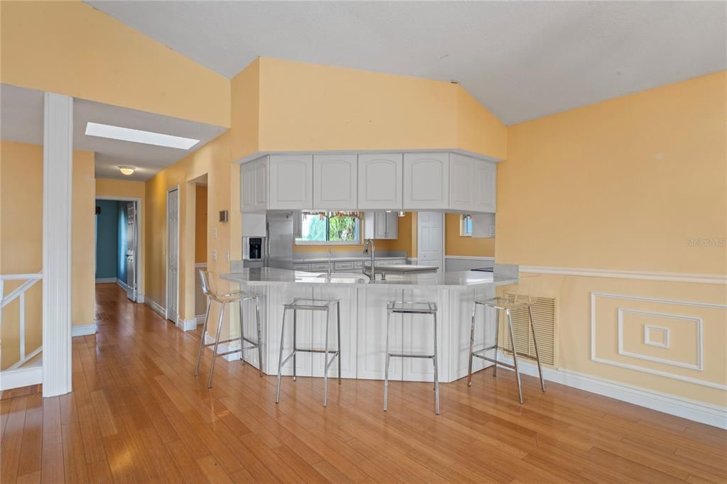 На продажу: $549,900 (3 спален, 3 ванн, 1736 Квадратных фут)